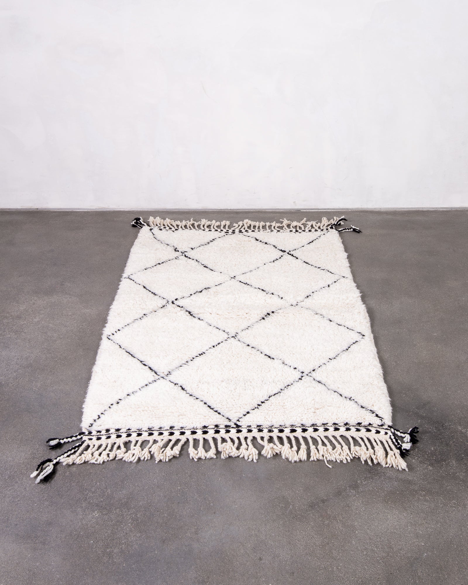 Modern designer handcrafted Berber rug from morocco Beniourain with beautiful colors and patterns